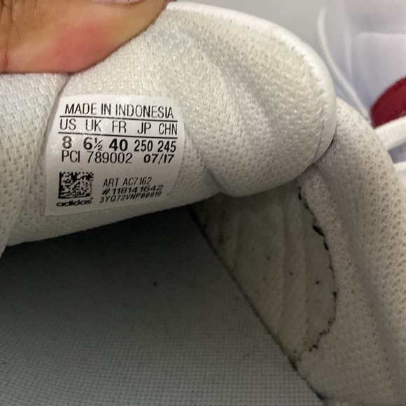 Adidas superstar w/burgundy stripes 8 - Picture 7 of 8